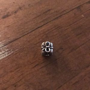 Pandora present charm